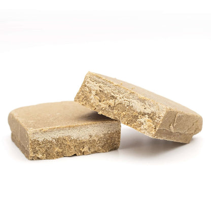 Résine CBD Frozen 43%, extraite à froid pour conserver un maximum de terpènes et de saveurs. Texture crémeuse et friable, aux notes boisées et citronnées, idéale pour une relaxation profonde.
