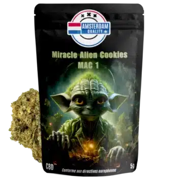Vue de la fleur de CBD californienne Miracle Alien Cookies MAC1 d'Amsterdam Quality avec son emballage