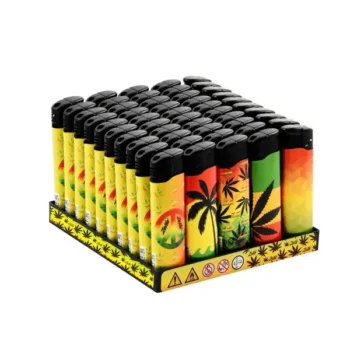 Lot de 50 briquets Zetta au design Rasta, avec motifs feuilles de cannabis et couleurs rouge, jaune, vert. Parfait pour les amateurs de CBD et de culture reggae. Disponible chez Amsterdam Quality.